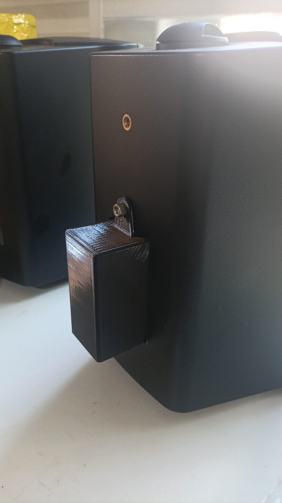Caixa de Proteção para cabos - Caixas de Som KEF 6